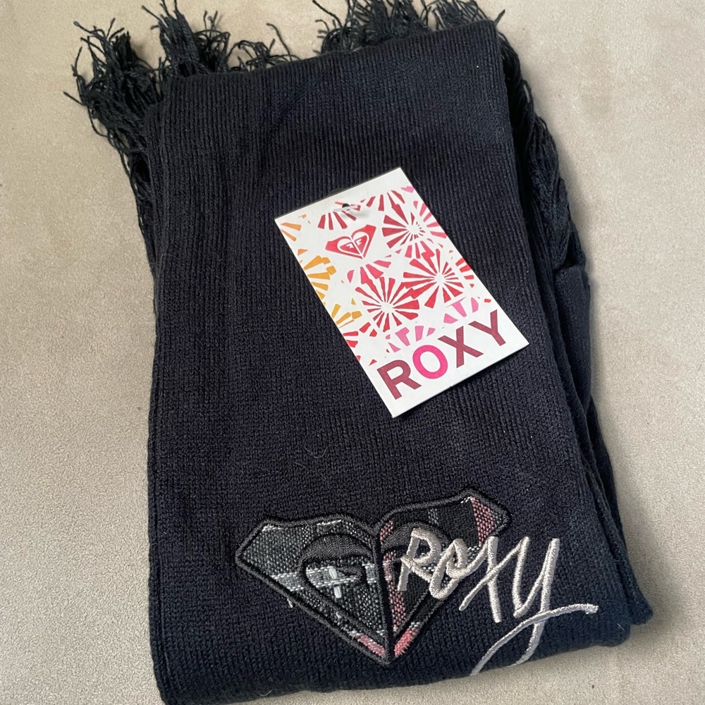 ROXY “Acuteness” Black Scarf